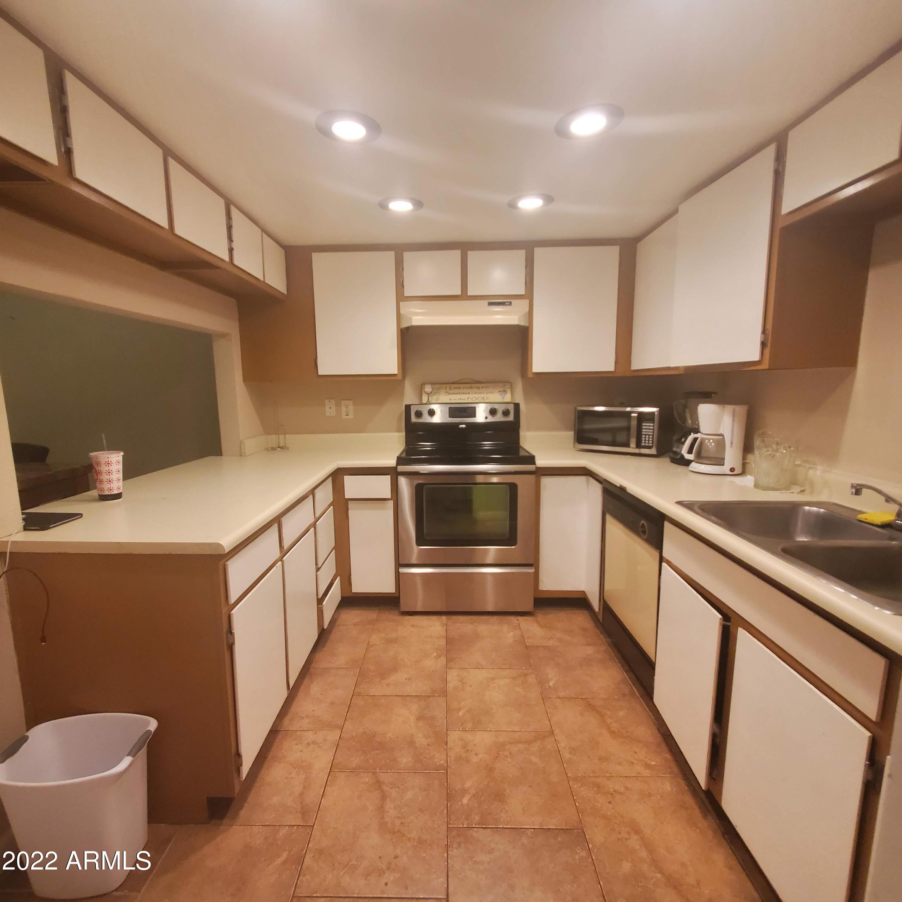 214 East Ruth Avenue, Unit 103 Phoenix, AZ 85020 - Photo 6 of 16 214 E Ruth-Kitchen
