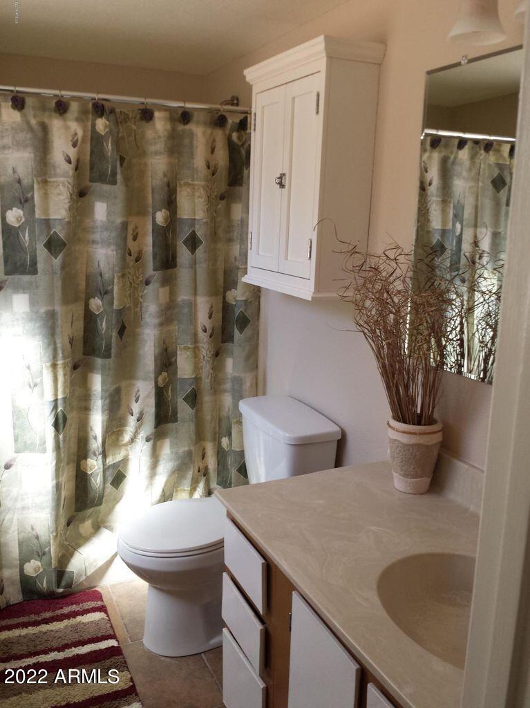 214 East Ruth Avenue, Unit 103 Phoenix, AZ 85020 - Photo 9 of 16 214 E Ruth-Master Bathroom-Main