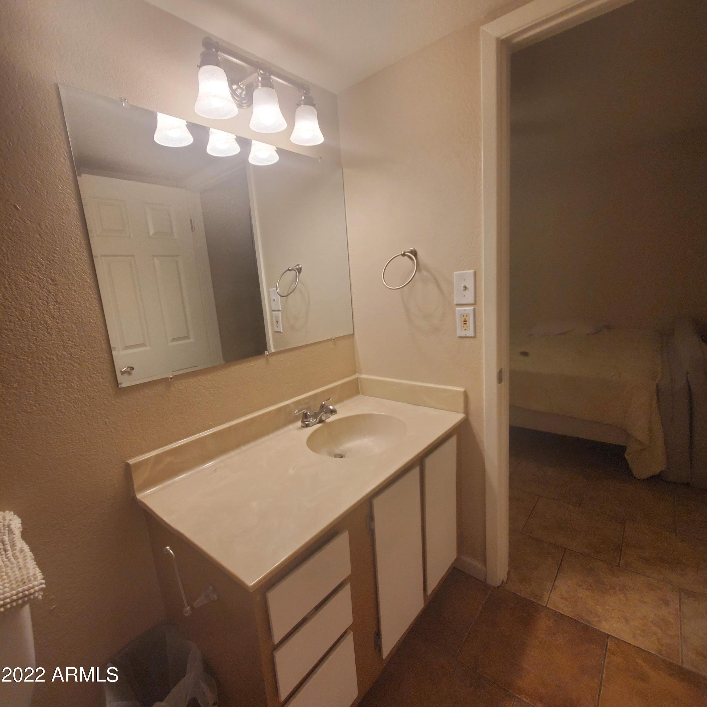 214 East Ruth Avenue, Unit 103 Phoenix, AZ 85020 - Photo 10 of 16 214 E Ruth-Master Bathroom
