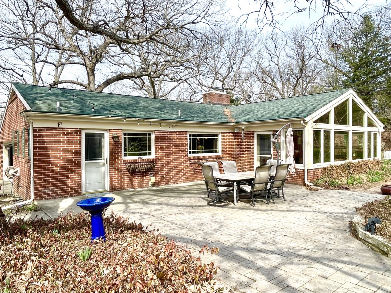 2583 East 259th Road Peru, IL 61354 - Photo 42 of 48 a outdoor space with lots of furniture and plants