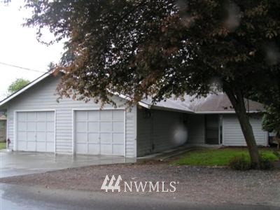 6607 Cady Road Everett, WA 98203 - Photo 1 of 1 a view of a car garage