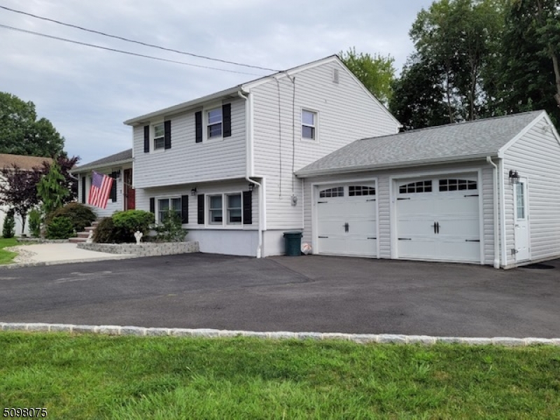 112 Sand Road Fairfield, NJ 07004 - Photo 2 of 19