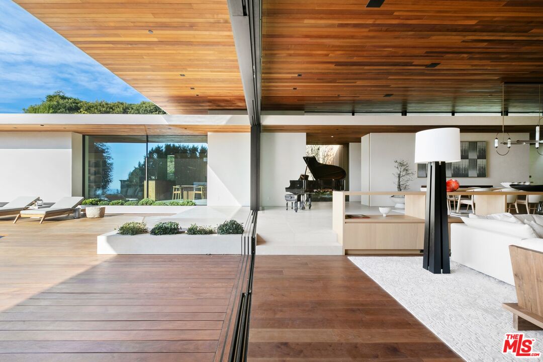 1675 Carla Ridge Beverly Hills, CA 90210 - Photo 11 of 52