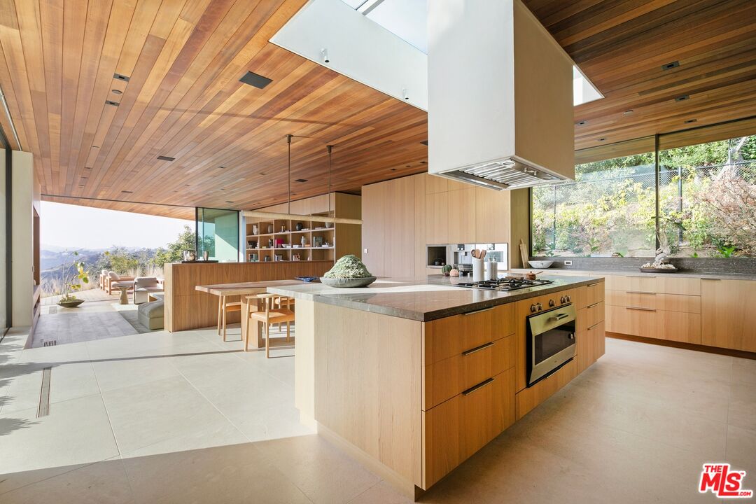 1675 Carla Ridge Beverly Hills, CA 90210 - Photo 14 of 52