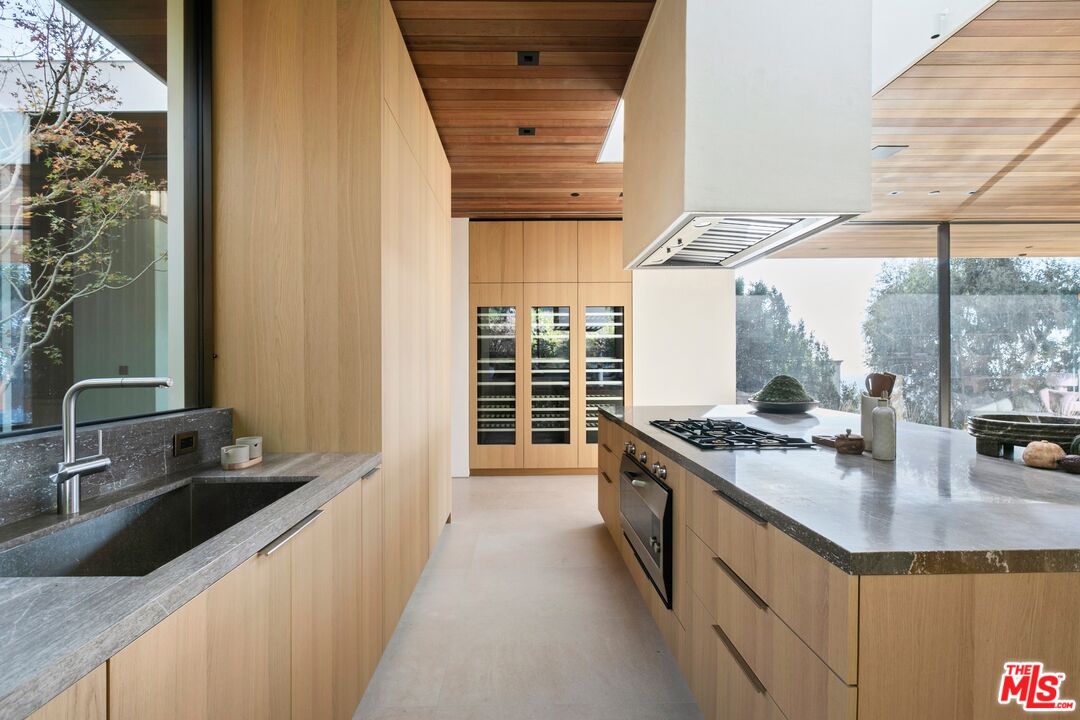 1675 Carla Ridge Beverly Hills, CA 90210 - Photo 15 of 52