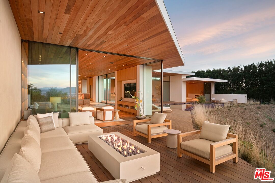 1675 Carla Ridge Beverly Hills, CA 90210 - Photo 20 of 52