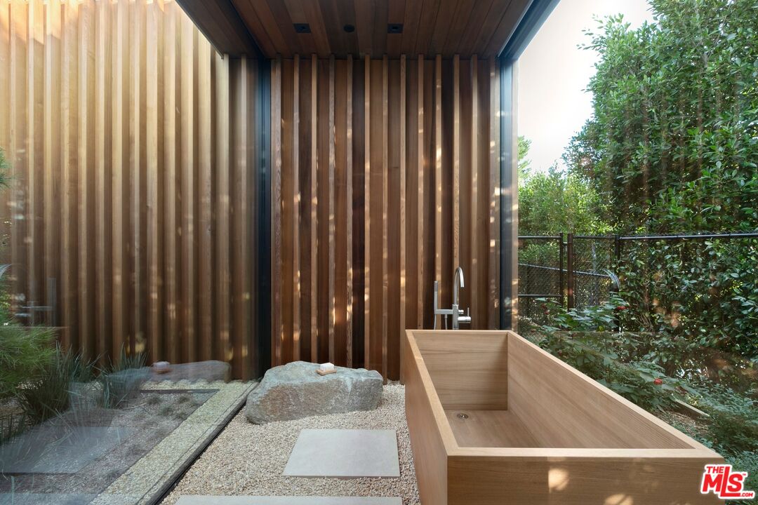 1675 Carla Ridge Beverly Hills, CA 90210 - Photo 31 of 52