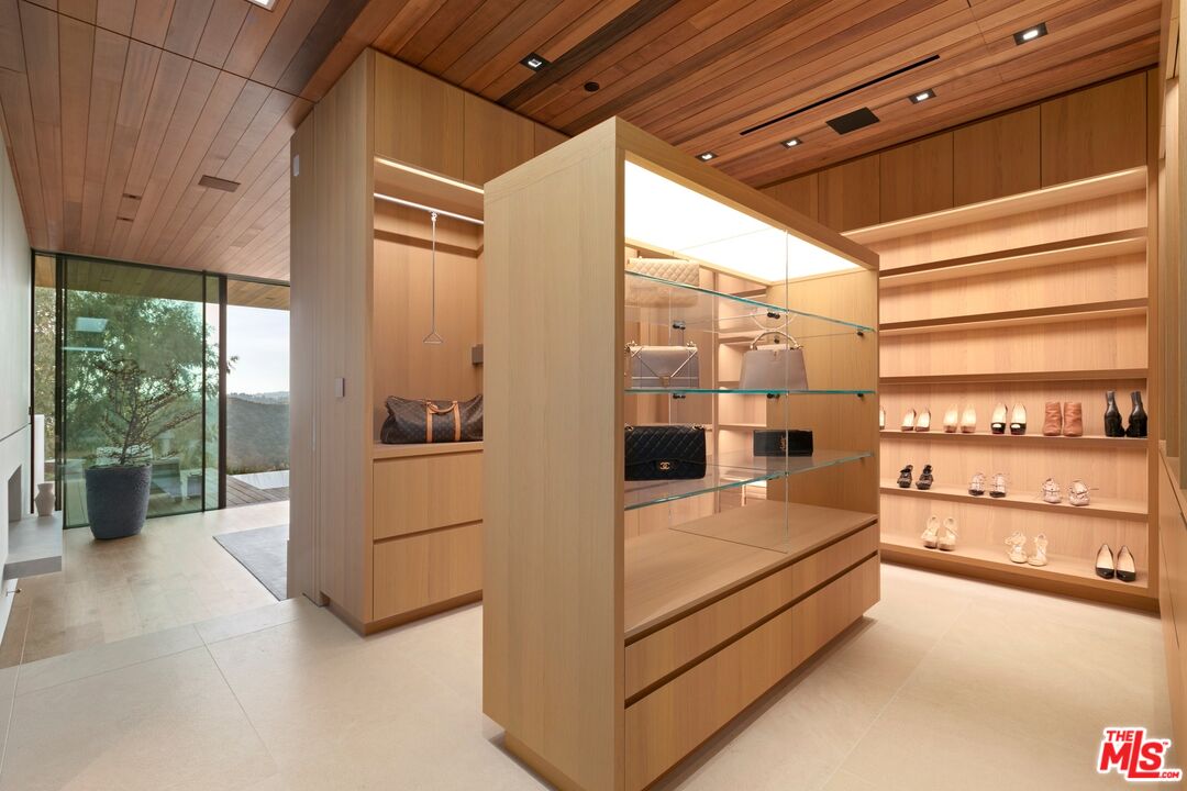 1675 Carla Ridge Beverly Hills, CA 90210 - Photo 33 of 52