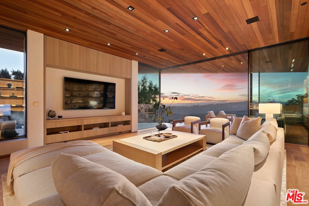 1675 Carla Ridge Beverly Hills, CA 90210 - Photo 40 of 52