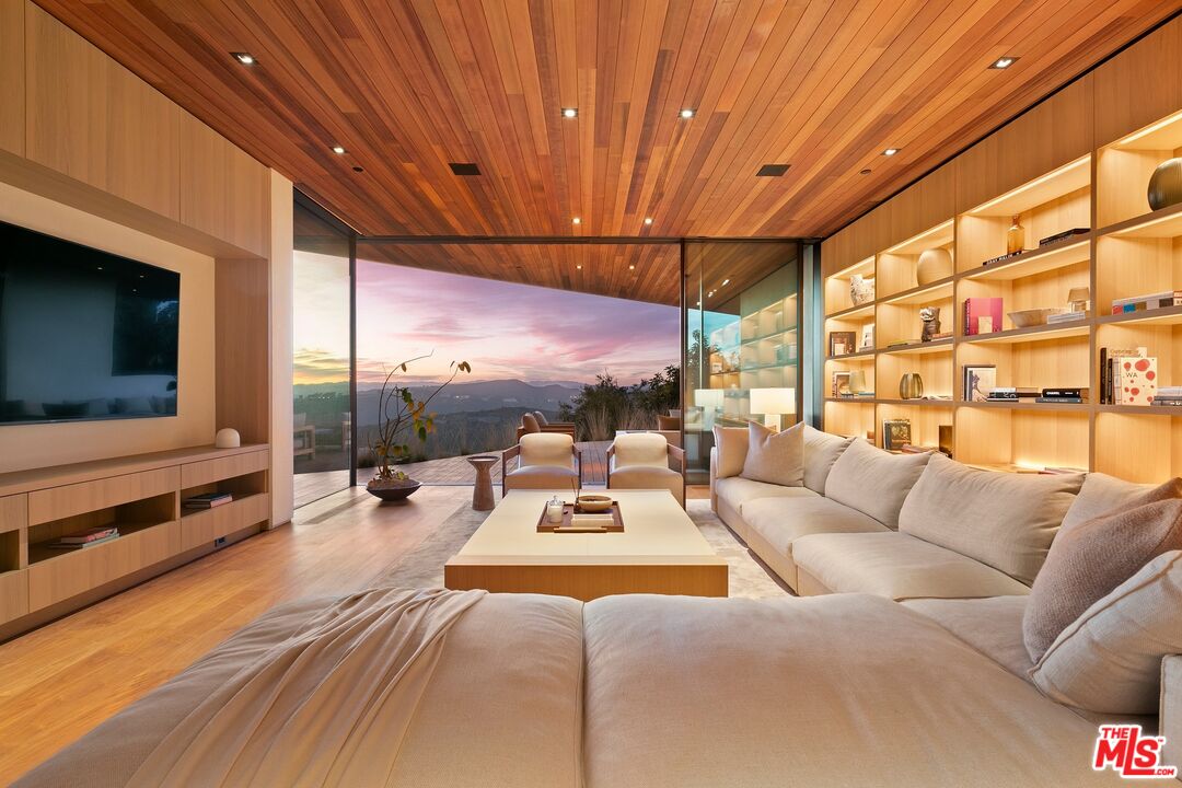 1675 Carla Ridge Beverly Hills, CA 90210 - Photo 42 of 52