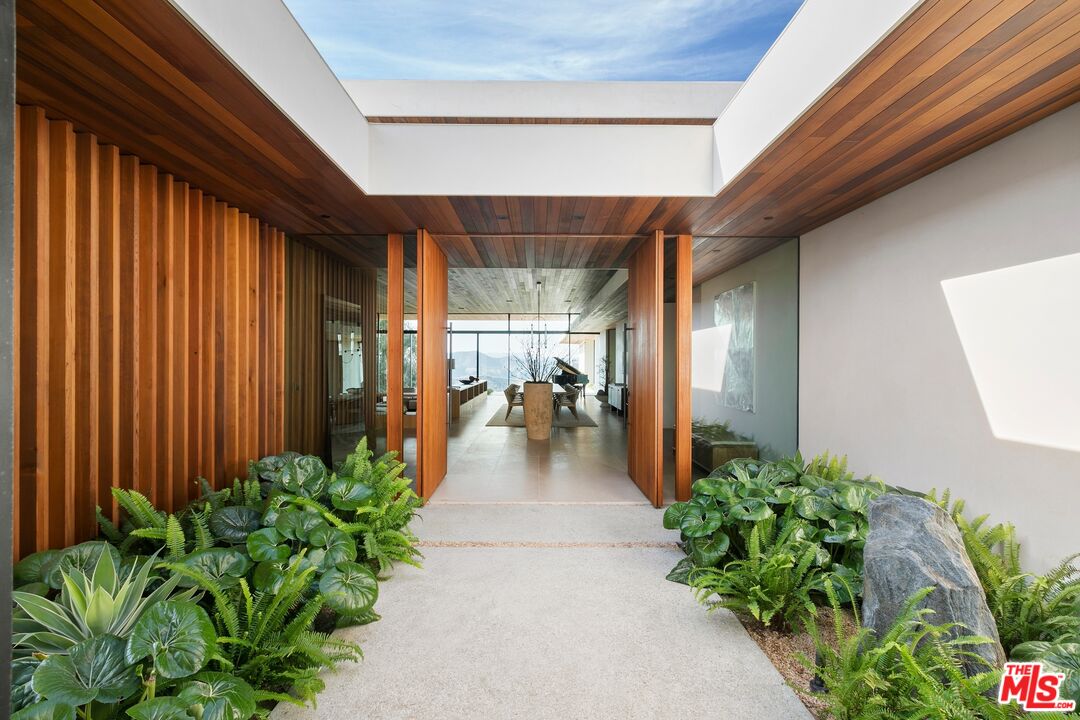 1675 Carla Ridge Beverly Hills, CA 90210 - Photo 5 of 52