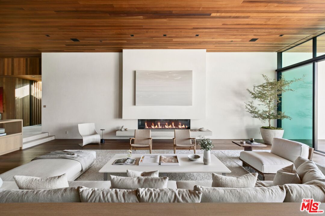 1675 Carla Ridge Beverly Hills, CA 90210 - Photo 7 of 52