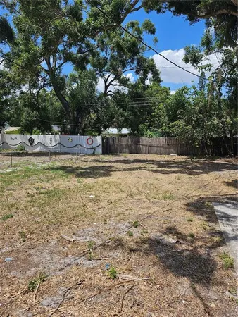 $1,500 | 3825 49th Avenue North, St. Petersburg, FL 33714