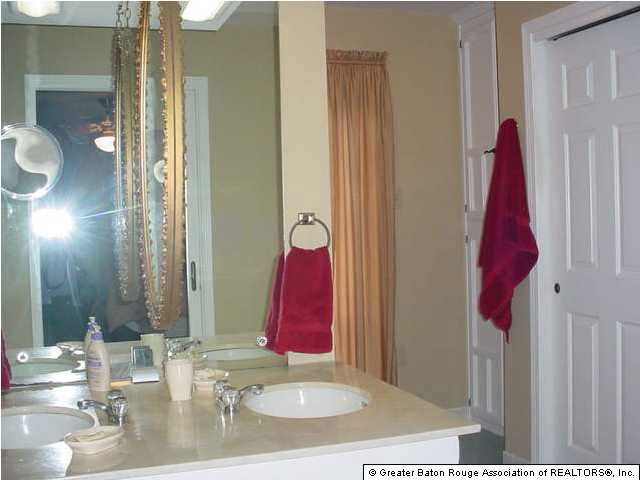 2454 Woodland Ridge Boulevard Baton Rouge, LA 70816 - Photo 8 of 10 Gallery Image 8