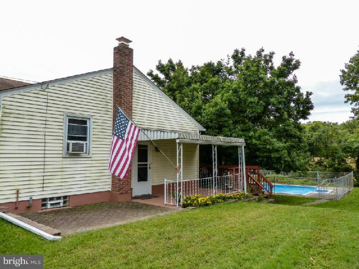 747 Fairmont Road Riegelsville, PA 18077 - Photo 2 of 24