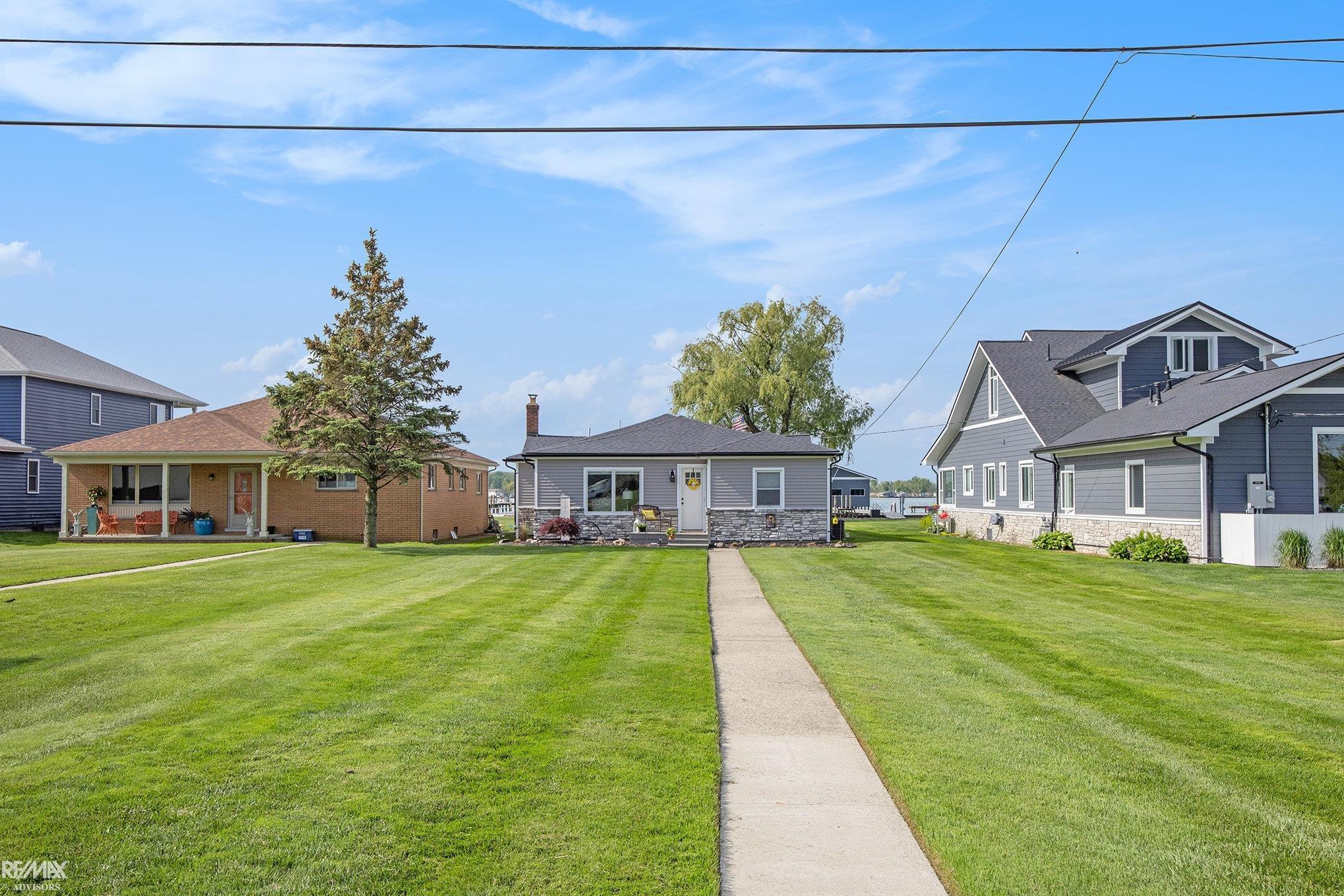 5227 Pointe Tremble Road Algonac, MI 48001 - Photo 9 of 51
