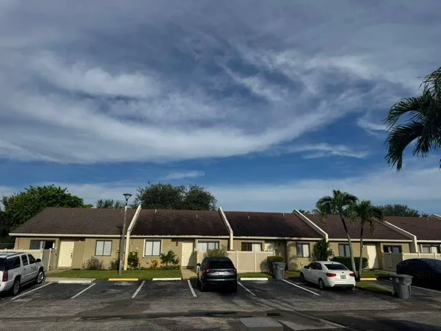 $2,400 | 10324 Boca Bend West, Unit J4, Boca Raton, FL 33428