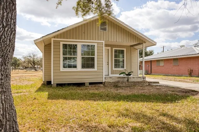 $240,000 | 1012 East Market Street, Sinton, TX 78387
