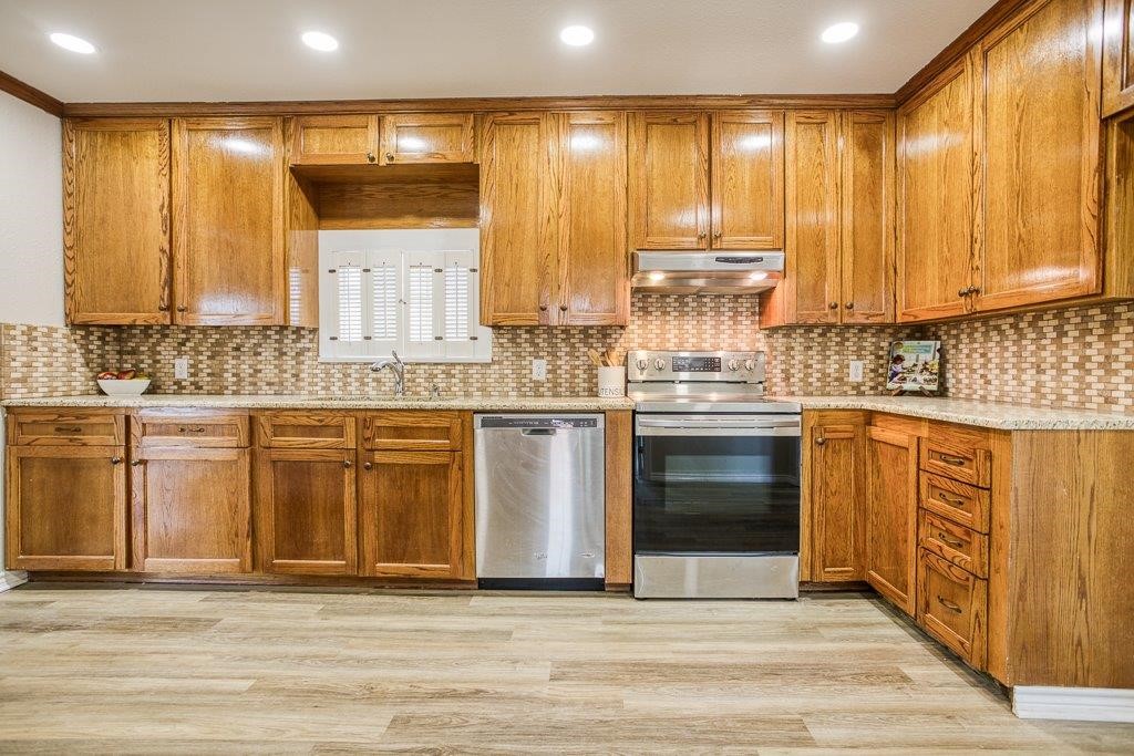 1012 East Market Street Sinton, TX 78387 - Photo 12 of 33