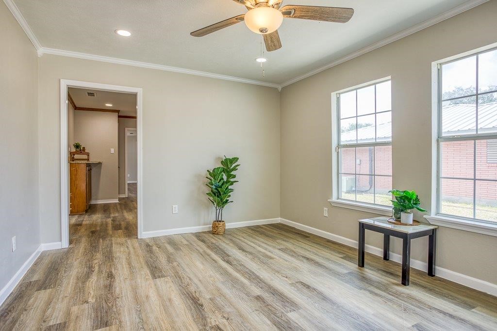 1012 East Market Street Sinton, TX 78387 - Photo 4 of 33