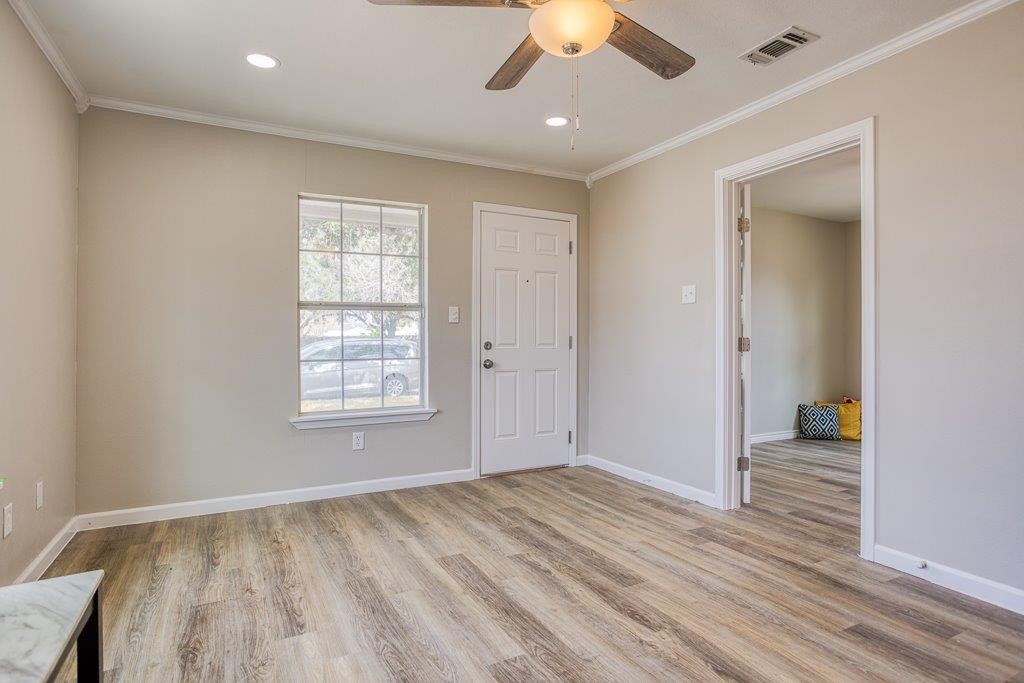 1012 East Market Street Sinton, TX 78387 - Photo 6 of 33