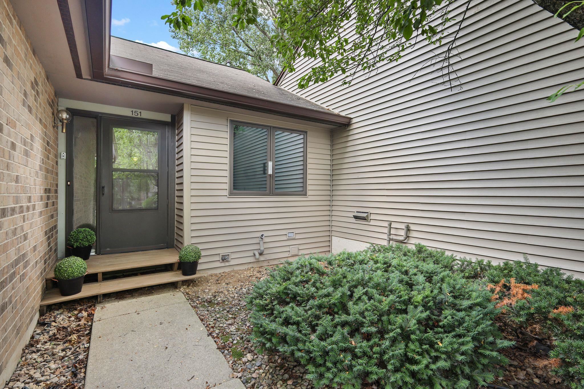 151 Ponwood Circle Madison, WI 53717 - Photo 3 of 48