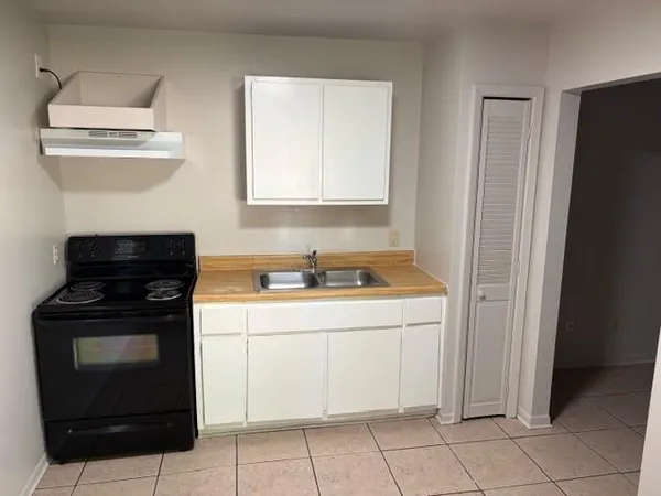 $995 | 1105 Magnolia Drive, Unit H, Westwego, LA 70094