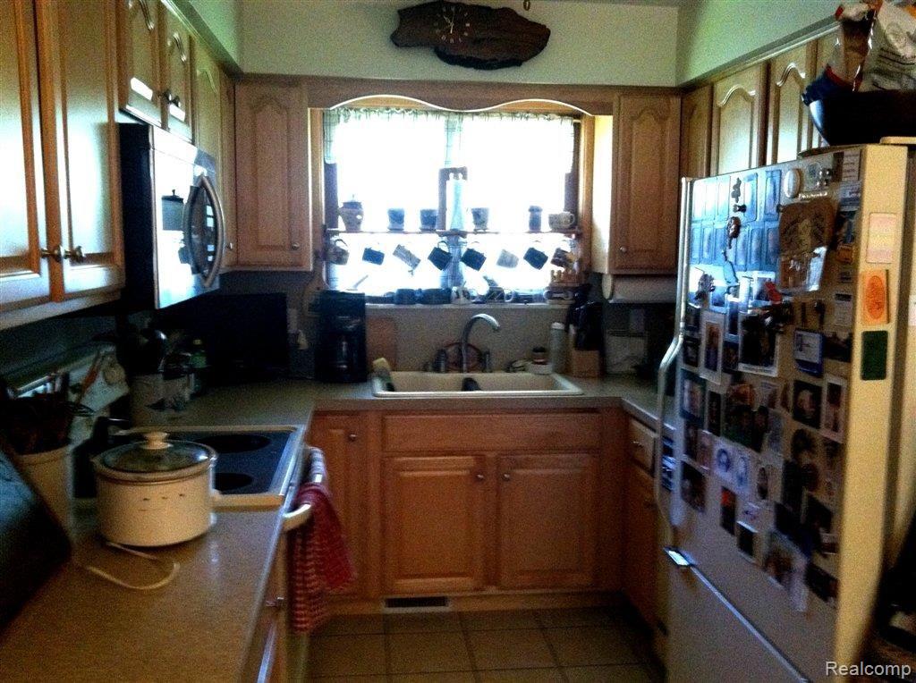 4258 Rurik Drive Howell, MI 48843 - Photo 4 of 7 Kitchen.JPG