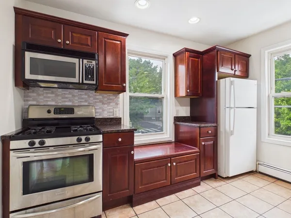 $3,000 | 32 Sciarappa Street, Unit 2, Cambridge, MA 02141
