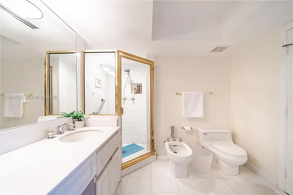 $7,700 | 6301 Collins Avenue, Unit 2802, Miami Beach, FL 33141