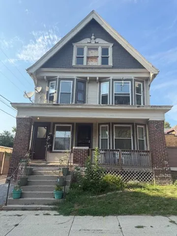 $357,500 | 518 East Lloyd Street, Unit 520, Milwaukee, WI 53212