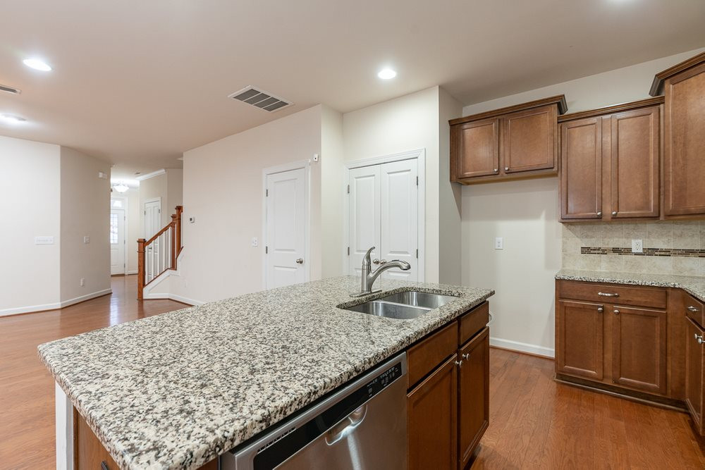 2470 Pecan Ridge Way Apex, NC 27502 - Photo 9 of 30 Kitchen