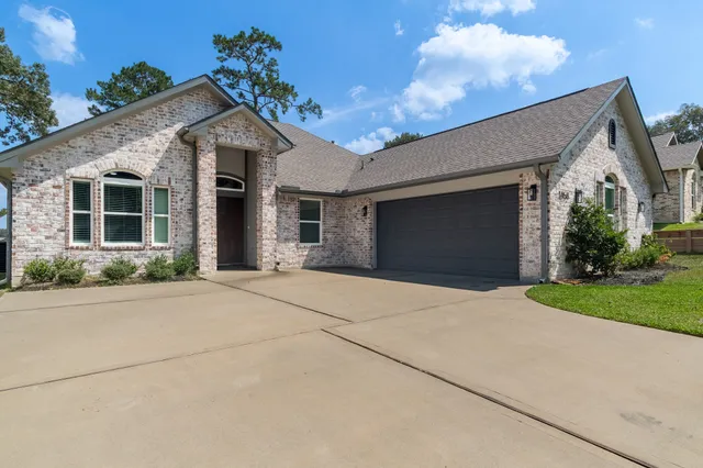 $320,000 | 1458 River Oaks Drive, Huntsville, TX 77340