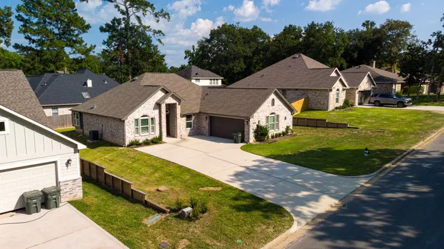 $320,000 | 1458 River Oaks Drive, Huntsville, TX 77340