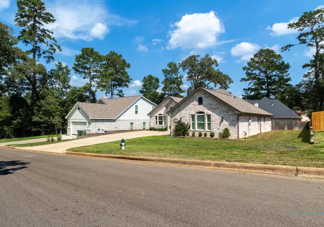 $320,000 | 1458 River Oaks Drive, Huntsville, TX 77340