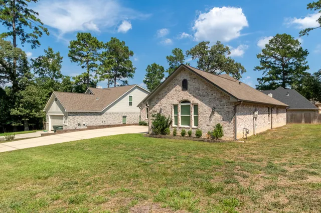 $320,000 | 1458 River Oaks Drive, Huntsville, TX 77340