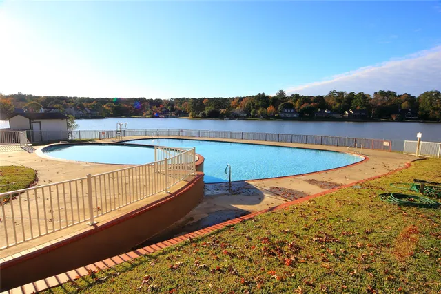 $320,000 | 1458 River Oaks Drive, Huntsville, TX 77340