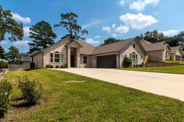$320,000 | 1458 River Oaks Drive, Huntsville, TX 77340