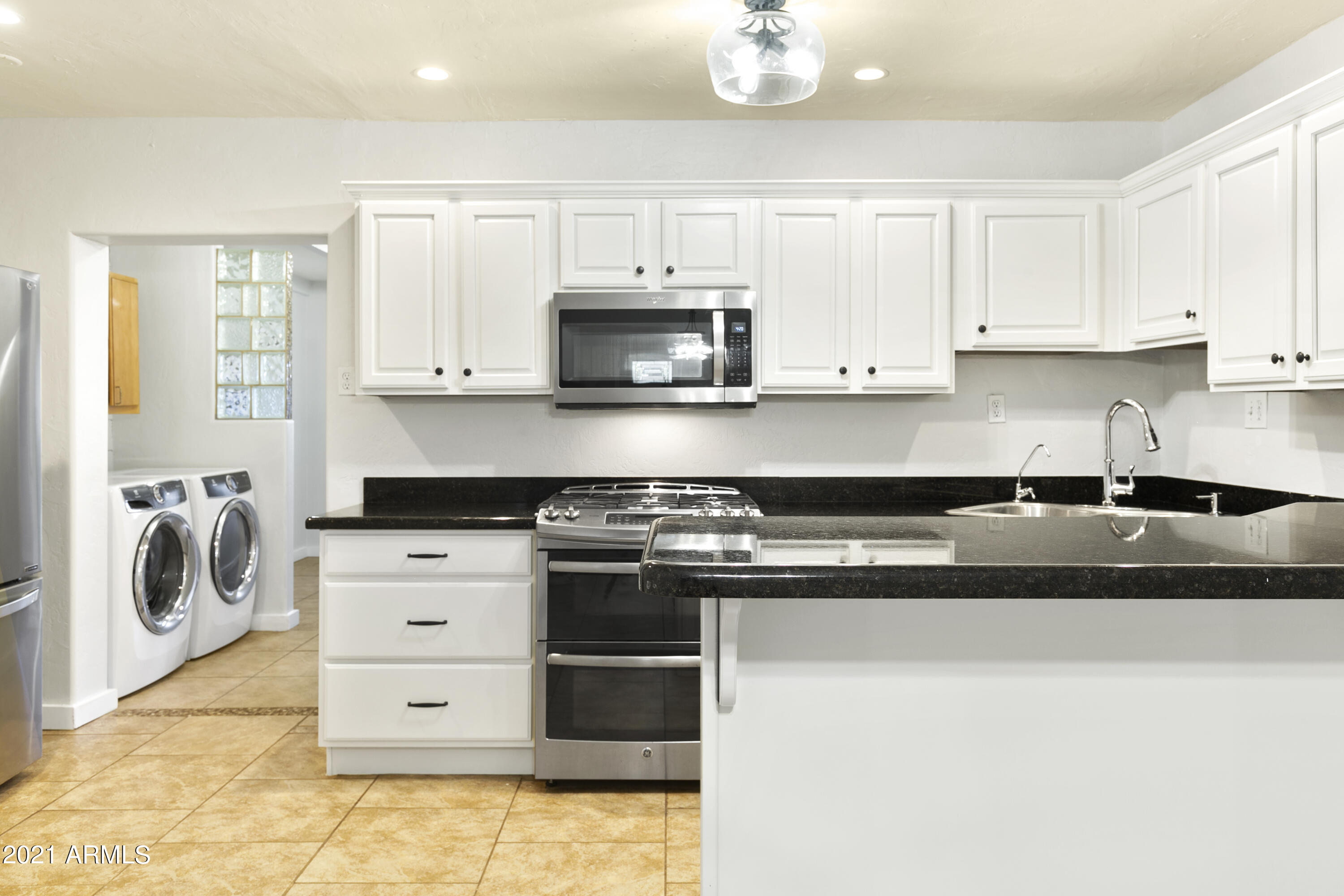 1306 East Granada Road Phoenix, AZ 85006 - Photo 3 of 10 Kitchen
