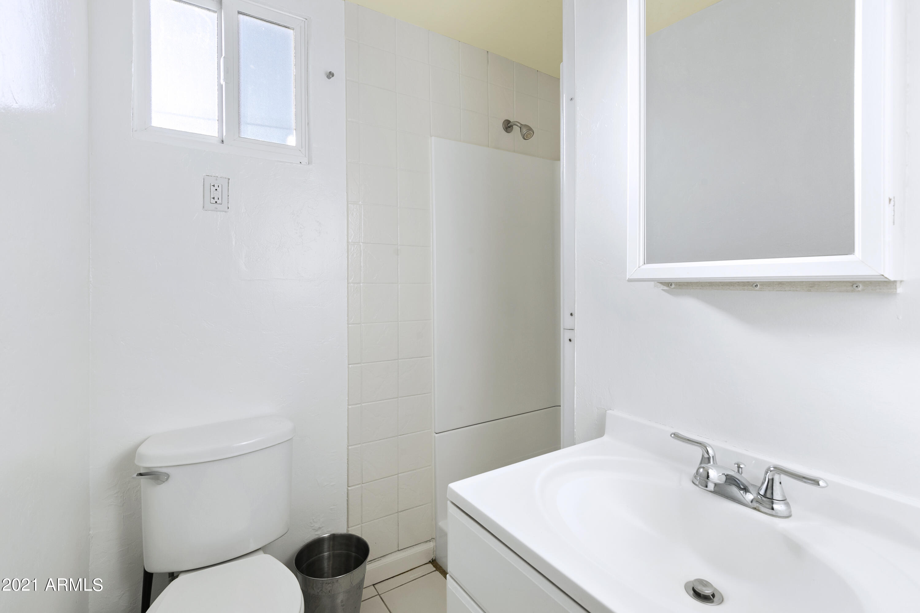 1306 East Granada Road Phoenix, AZ 85006 - Photo 10 of 10 Gues House Bathroom