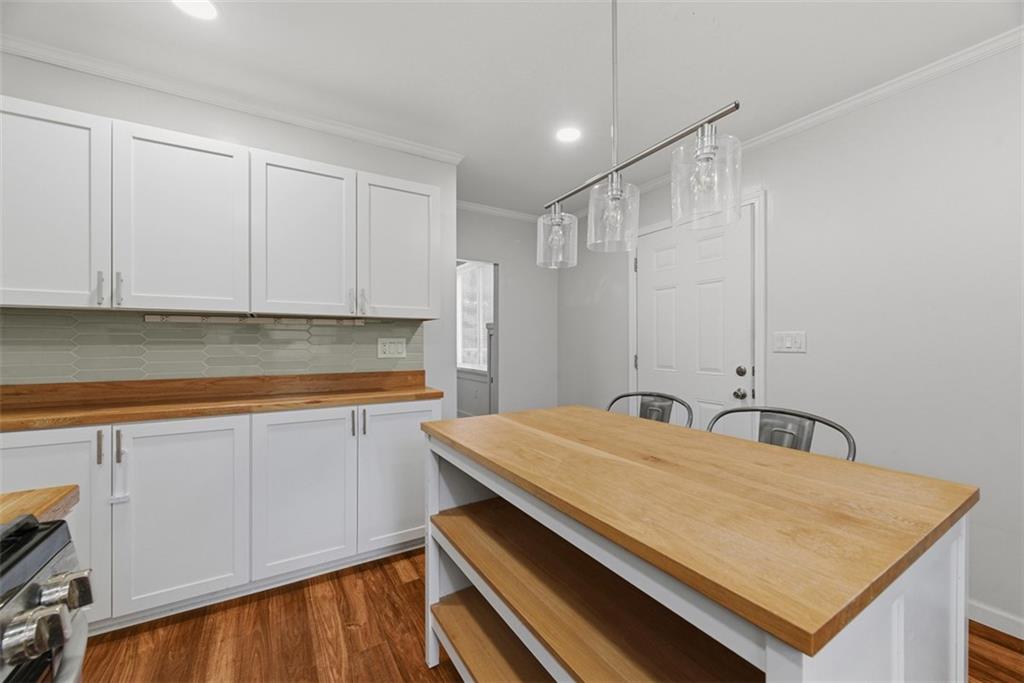 620 Montclair Street Pittsburgh, PA 15217 - Photo 14 of 40 a room with pool table and chairs