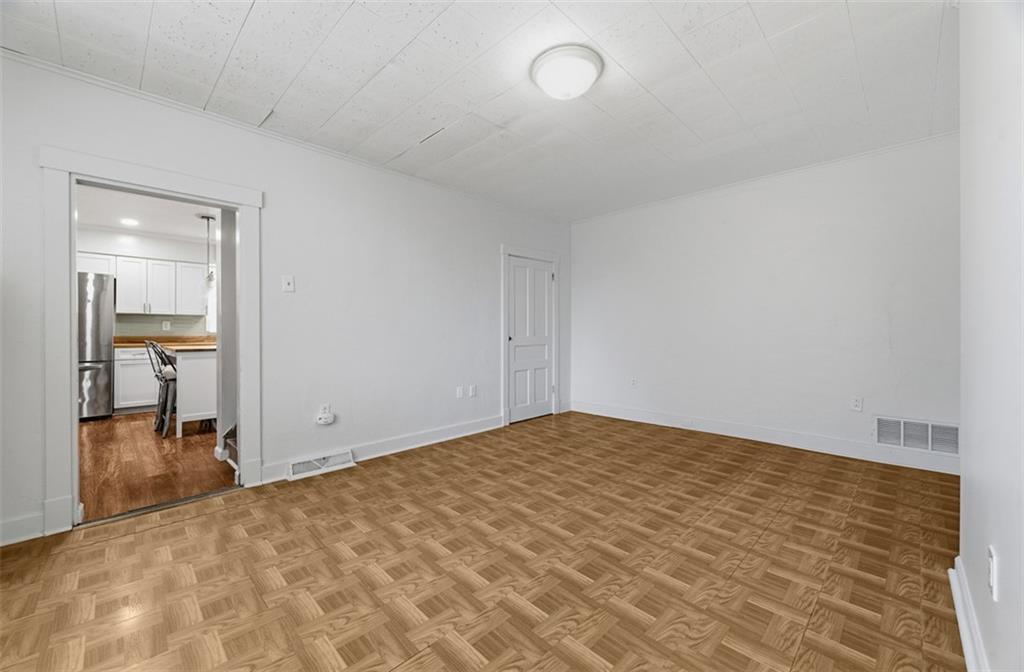 620 Montclair Street Pittsburgh, PA 15217 - Photo 9 of 40 a view of an empty room and bathroom