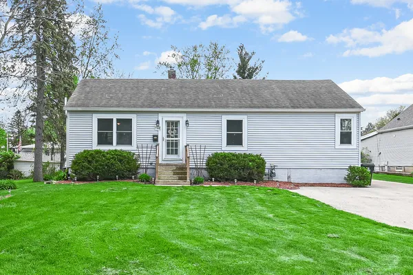 $389,000 | 144 East 2nd Avenue, New Lenox, IL 60451