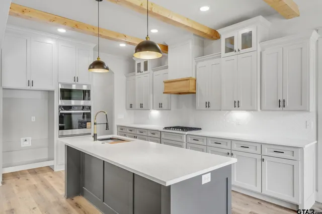 $444,900 | 16618 Meadow Crest Drive, Lindale, TX 75771