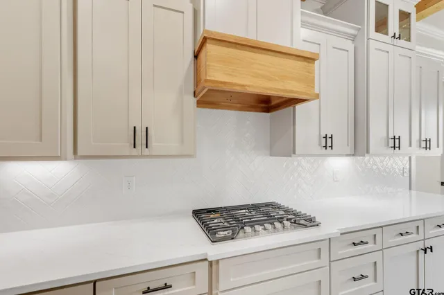 $444,900 | 16618 Meadow Crest Drive, Lindale, TX 75771