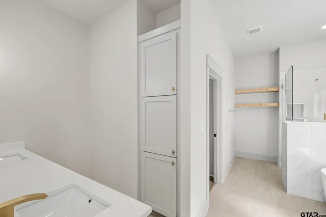 $444,900 | 16618 Meadow Crest Drive, Lindale, TX 75771