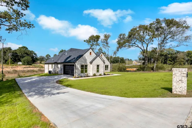 $444,900 | 16618 Meadow Crest Drive, Lindale, TX 75771