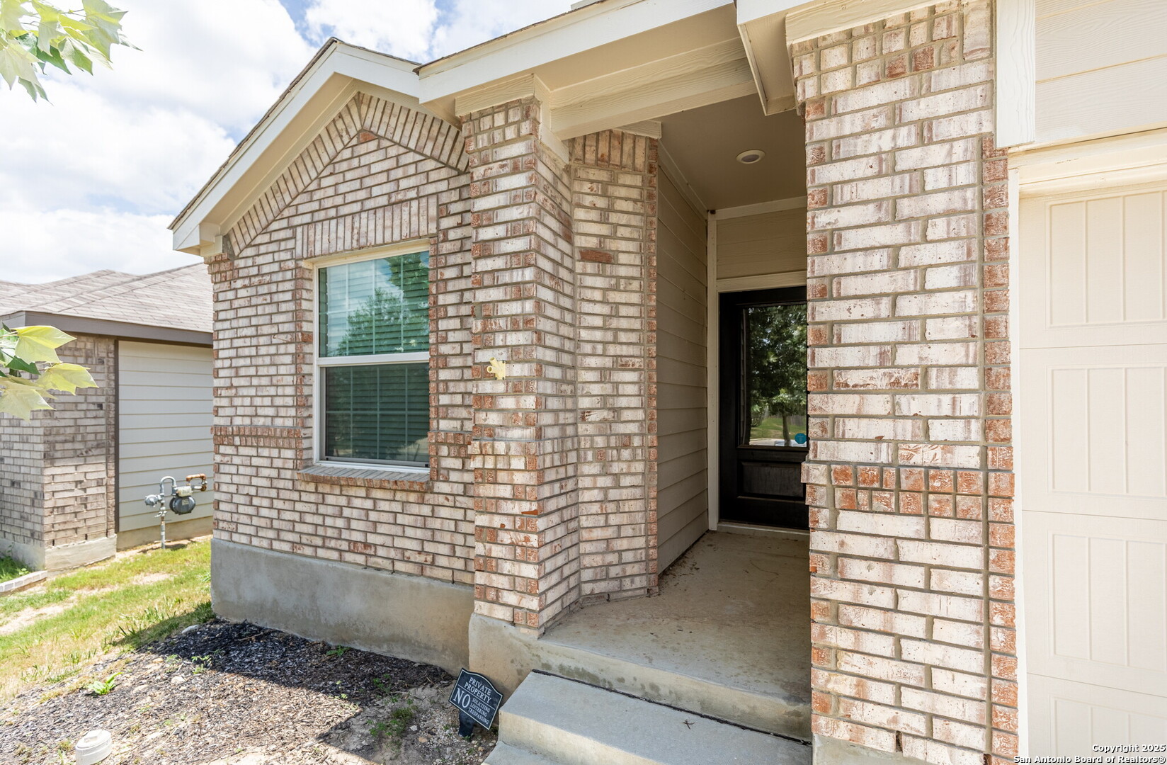 6674 Beehive Drive San Antonio, TX 78252 - Photo 2 of 30