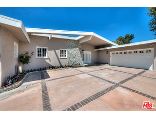 11352 Chalon Road Los Angeles, CA 90049 - Photo 3 of 27 Gallery Image 3