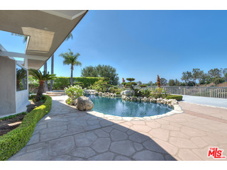 11352 Chalon Road Los Angeles, CA 90049 - Photo 22 of 27 Gallery Image 22